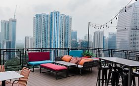 Luxe Suite At Bcct - Bgc'S Prime Studio - Gym, Infinity Pool With Breathtaking Skyline View